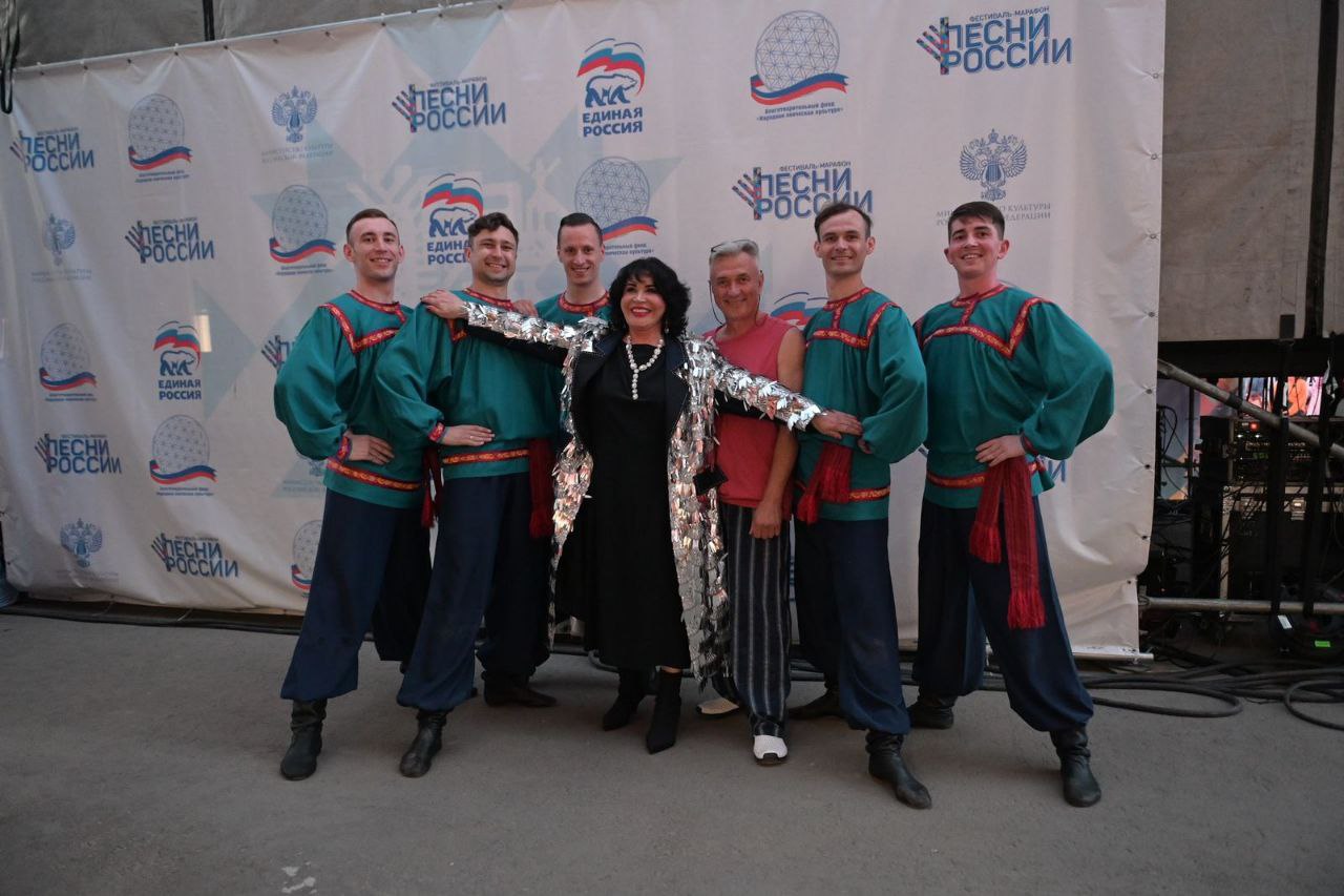 В День России «Сибирский калейдоскоп» выступил на Красной площади в Чебоксарах