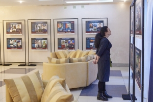 Фотовыставка «Герои и подвиги» представлена в филармонии Кузбасса