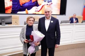 Почетным званием удостоена художественный руководитель Литературного театра «Слово» Ирина Латынникова